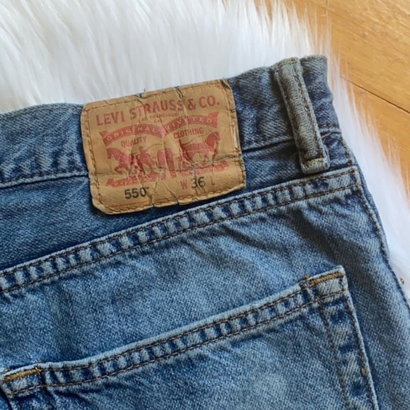 Levi’s high waist cutoff denim shorts distressed - Picture 4 of 5